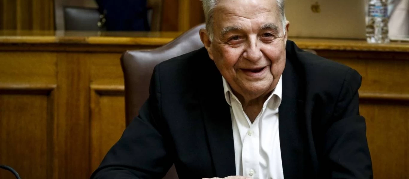 Άγνωστοι έκλεψαν το αυτοκίνητο του Αλέκου Φλαμπουράρη έξω από το σπίτι του